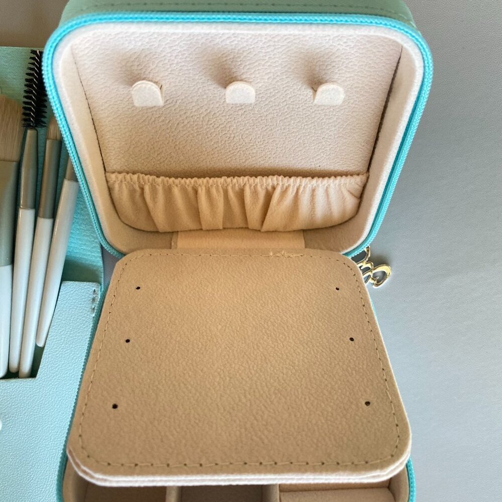 FAC Travel Jewelry Case & Makeup Brushes NEW - Picture 4 of 8